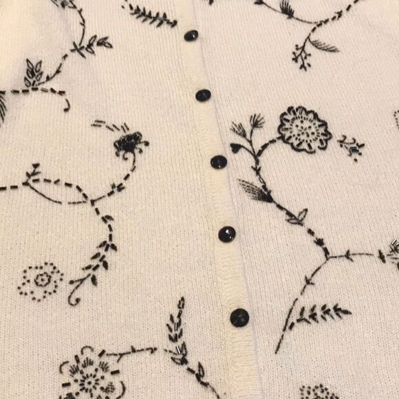 WOMEN’S SIZE MEDIUM KATHIE LEE TOP! - Picture 4 of 7